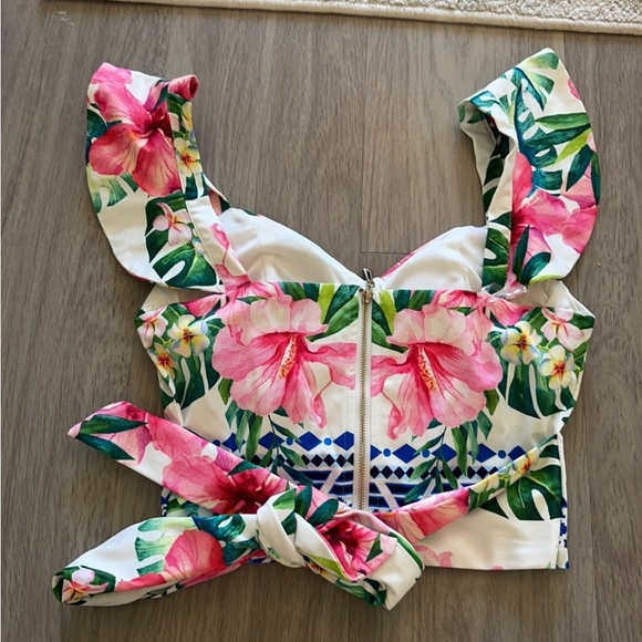 NEW CHICWAYS White Floral Short Set Size Small NWOT - Picture 2 of 4